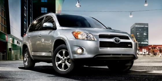 Toyota and electric vehicle upstart Tesla Motors will work together to develop an electric version of Toyota's RAV4 small crossover vehicle.