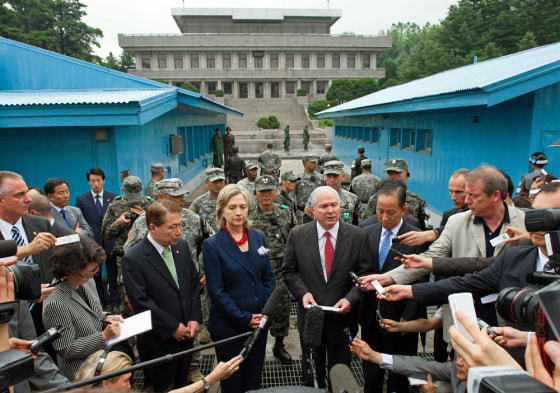 Image: Hillary Rodham Clinton, Yu Myung-hwan, Robert Gates, Kim Tae-young