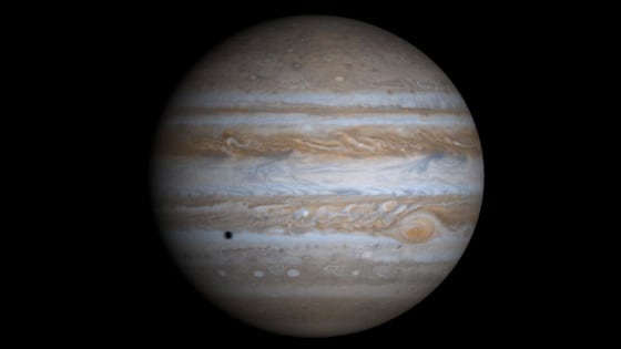 Scientists suspect that gas giant planets like Jupiter and Saturn started off with rocky and/or icy bodies about 10 times the mass of Earth. At that point, their gravitational muscles would be strong enough to begin pulling gas from the surrounding region, causing them to balloon in size over time.