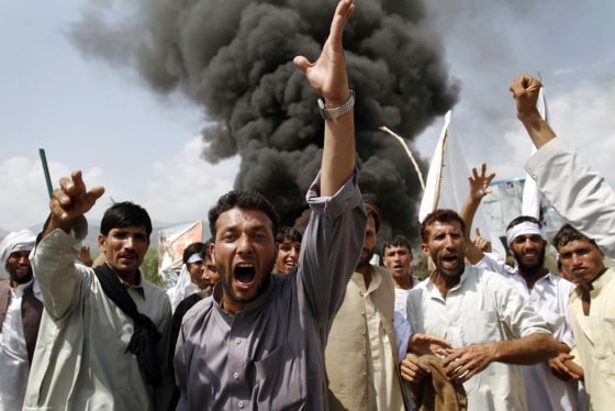 Image: Afghans shout anti-U.S. slogans