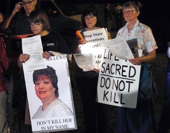 Image: Death penalty protestors