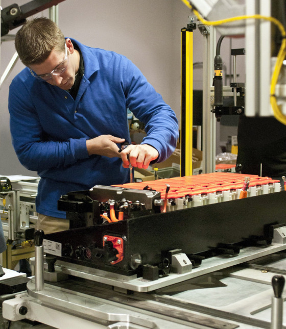 Image: Inspecting a lithium-ion batter in Michigan