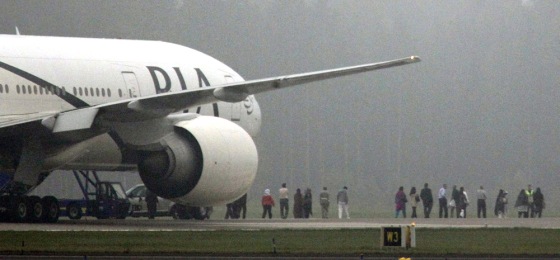 Image: Passengers are evacuated from a Pakistan Airlines jet which landed at Arlanda Airport near Stockholm following a bomb threat