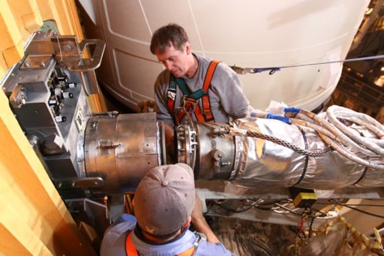 Image: Technicians work on shuttle Discovery