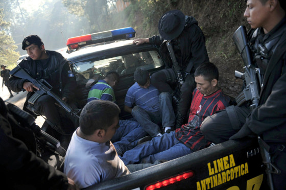 Image: Guatemalan police load onto a pickup four suspects allegedly belonging to \"los Zetas\" Mexican drug cartel after their arrest in Coban