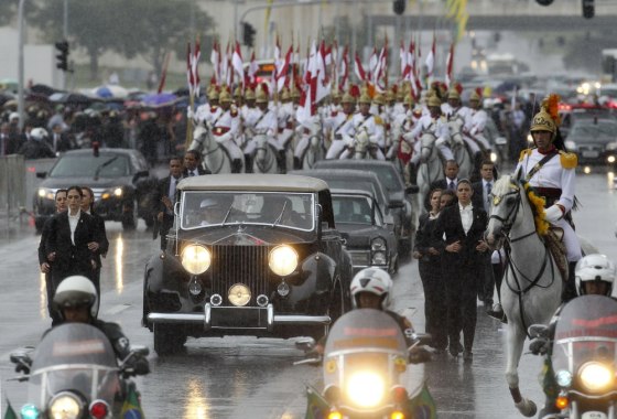 Image: Brazil's President-elect Dilma Rousseff is driven to Congress where she will be sworn in to succeed Luiz Inacio Lula da Silva in Brasilia