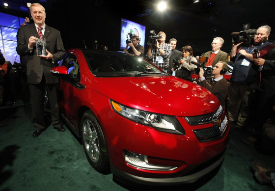 Image: GM Vice Chairman of Global Product Operations Stephens accepts North American Car of the Year Award for Chevrolet Volt in Detroit