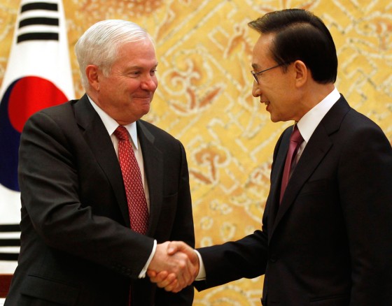 Image: Robert Gates, Lee Myung-bak