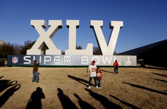 Image: Super Bowl fans