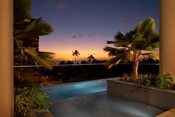 Image: Trump International Hotel Waikiki Beach Walk