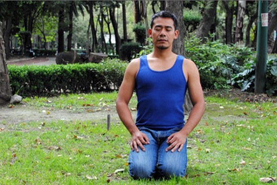 Yoga instructor – and ex-convict – Fredy Díaz Arista helps youths in prison by teaching the techniques of yoga meditation. 