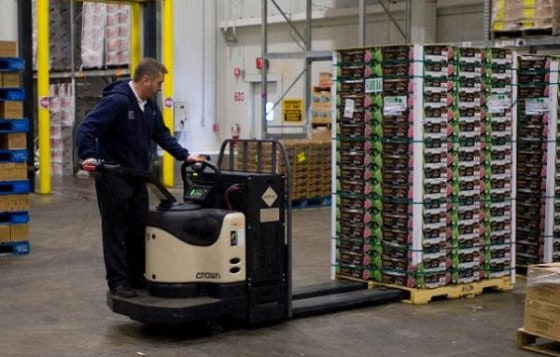 Fuel cells allow forklifts to continue working at full speed and power up until they need to refuel, whereas forklifts powered by lead-acid batteries suffer a performance drop-off of as much as 15 percent as their power drains.