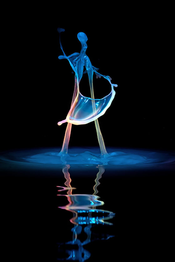 The droplets collide in controlled ways, but create unexpected patterns for amateur photographer Markus Reugels.