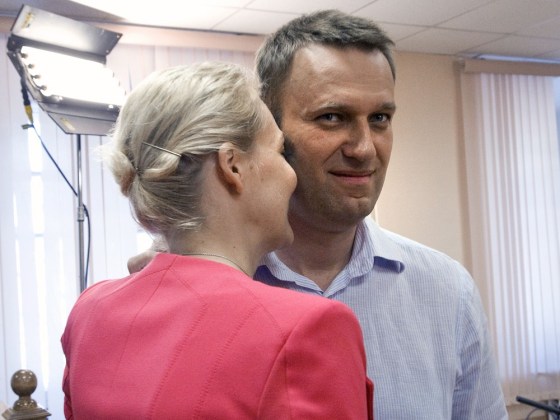 Image: Russia's top opposition leader Alexei Navalny and his wife Yulia are seen in a court room in Kirov