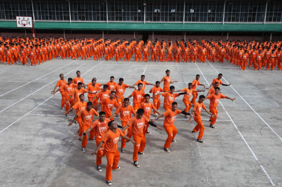Image: Inmates at the island province of Cebu in central Philippines dance to the late Michael Jackson's \"Thriller\"