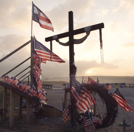 Image: Temporary memorial to the passengers of Flight 93