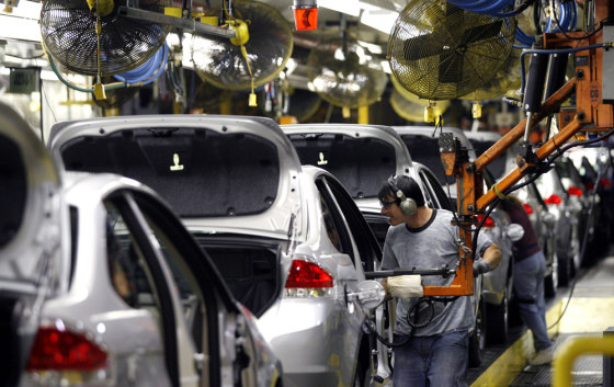 Image: Assmebling Ford Focus cars in Michigan