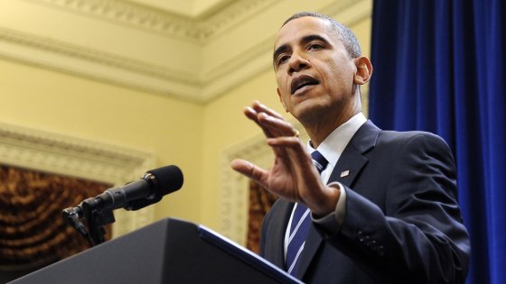 Image: Obama announces tax cuts, unemployment deal in Washington