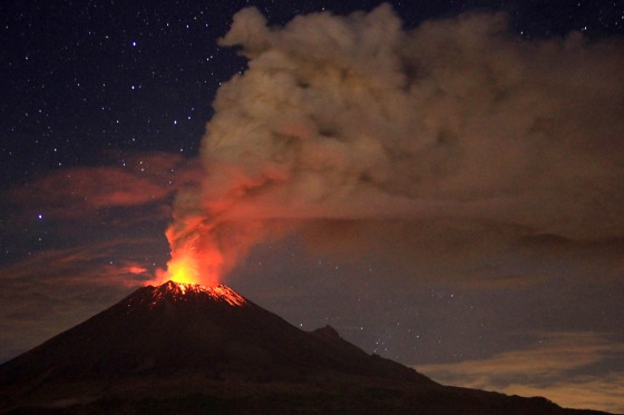 Image: Mexico's Popocateptl volcano erupts