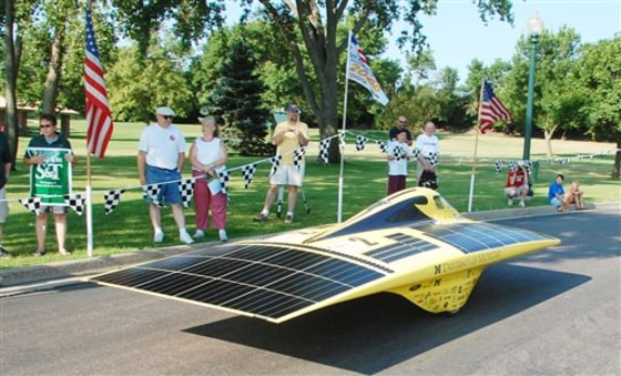 2,400-mile car race is powered by the sun