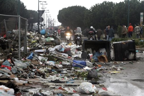 Italian army called in to help clear Naples trash