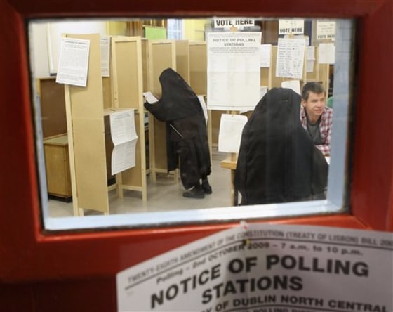 APTOPIX Ireland EU Treaty