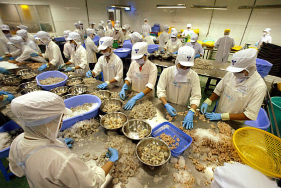 Beth Adams portions out some Louisiana shrimp at Who Dat's Seafood Connection in Westwego, La. Southern shrimpers had sought far higher tariffs than the four- to 68 percent levels proposed Thursday by the Bush administration.
