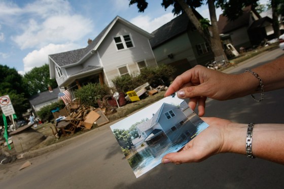 Mississippi River Towns Brace For Major Flooding