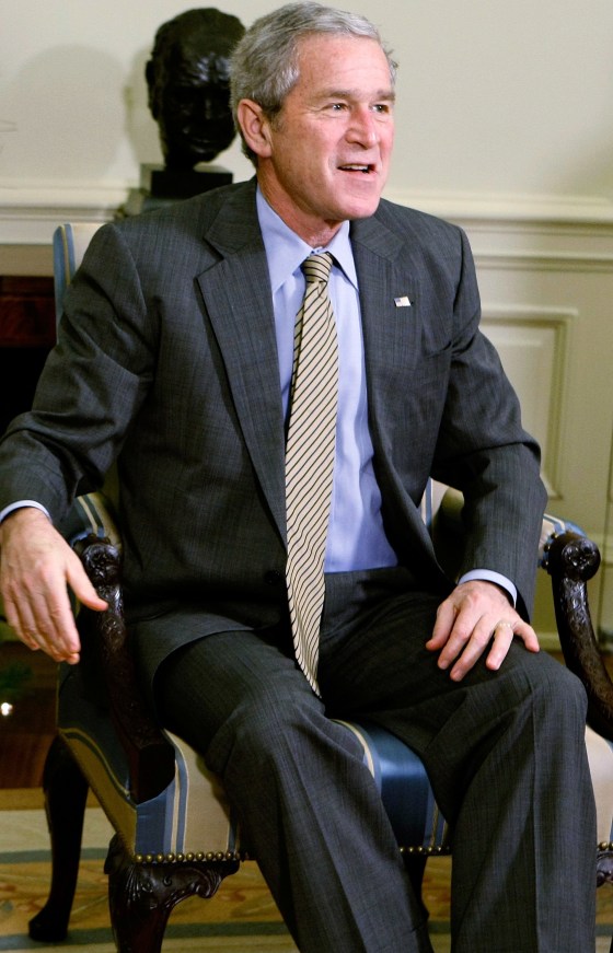 President Bush Meets With The President Of El Salvador