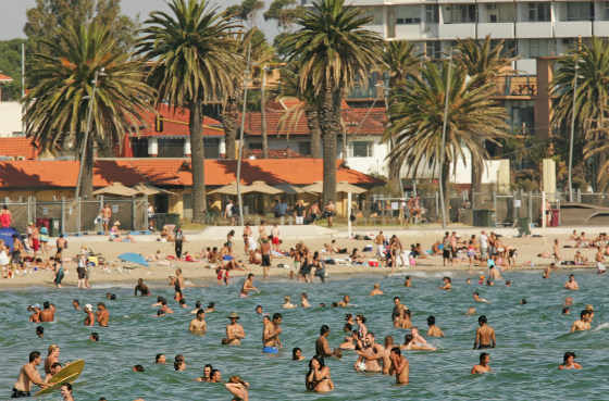 Melbourne Swelters As Heatwave Continues