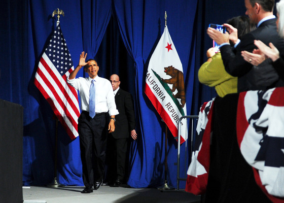 US President Barack Obama arrives to speak on immigration reform in San Francisco, Nov. 25, 2013.