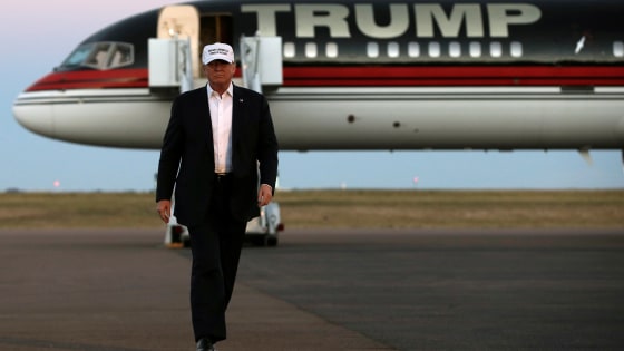 Republican presidential nominee Donald Trump walks off his plane at a campaign rally in Colorado Springs, Colo., Sept. 17, 2016. (Photo by Mike Segar/Reuters)