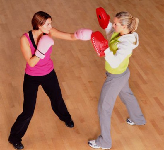 Image: women boxing for fitness