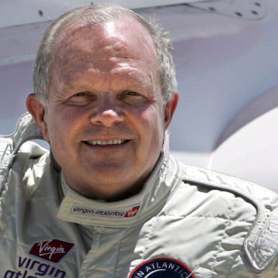 Adventurer Fossett declared dead by court