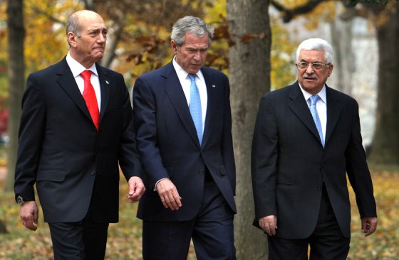 Image: US President George W. Bush (C) walks with Israeli Prime Minister Ehud Olmert (L) and Palestinian president Mahmud Abbas