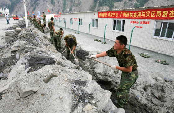 Image: Soldiers dig a trench in Yingxiu, China