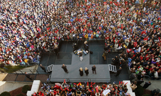 Image: Sen. John McCain campaigns in Defiance, Ohio