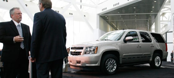 Image: Green Car of the Year Award for the 2008 Chevrolet Tahoe Hybrid at the Los Angeles Auto Show