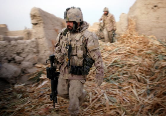 Image: Canadian soldiers secure positions in southern Afghanistan
