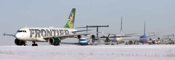 Image: Aircraft lined up at airport