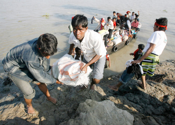 Image: Aid workers unload relief goods for storm survivors in Bangladesh