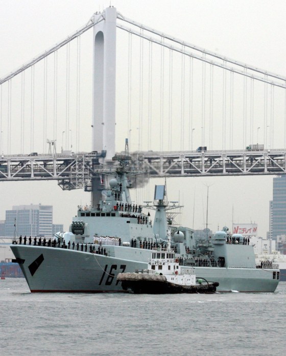 Image: Chinese naval missile destroyer Shenzhen enters Tokyo Bay