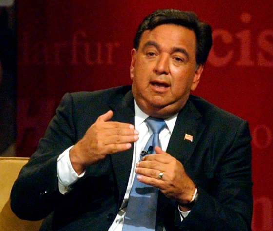 Image: New Mexico Governor and Democratic presidential candidate Bill Richardson answers a question during the Iowa Brown and Black Forum