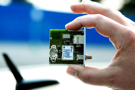 GM’s Vehicle-To-Vehicle (V2V) technology uses a computer chip, an antenna and GPS technology to inform drivers of what’s going on in every direction.