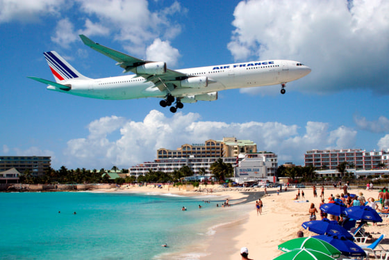 Image: Jet over St. Martin