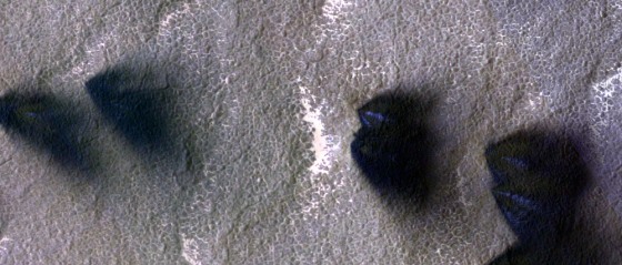 Image: Mars plumes