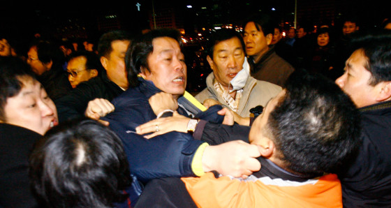 Image: Members of main opposition Grand National Party and pro-government United New Democratic Party fight in Seoul