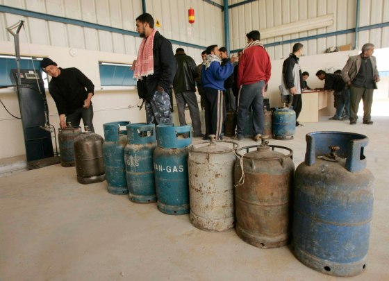 Image: Palestinians wait to buy cooking gas from a station in Gaza Strip
