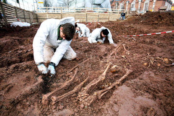 Image: Forensic experts secure evidence in a pit of a construction site in Kassel, Germany.