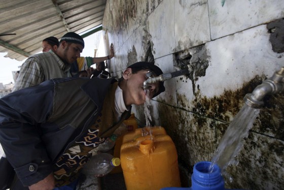 Image: Palestinian boy in Khan Younis